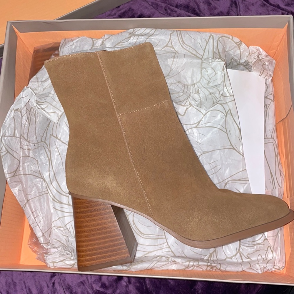 Brown boots with heel
